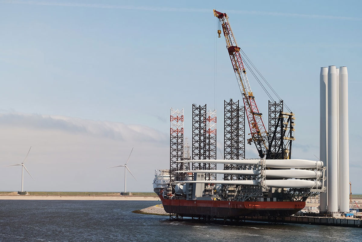 Offshore wind installation at a port